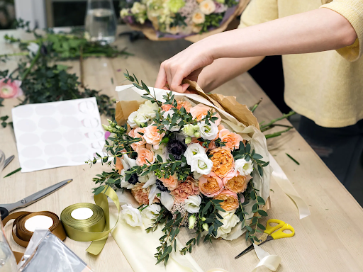 The Benefits of Using Flower Delivery Services That Work With Local Florists