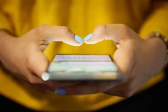 How Social Media and Online Dating Fuel Isolation