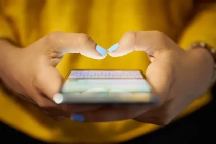 How Social Media and Online Dating Fuel Isolation